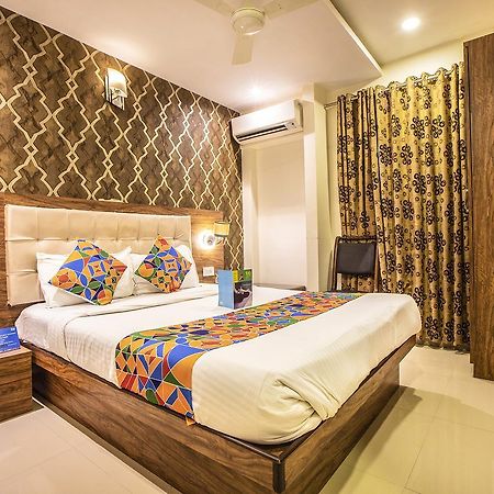 Hygienic Hotel Liberty Plaza Мумбаи Экстерьер фото