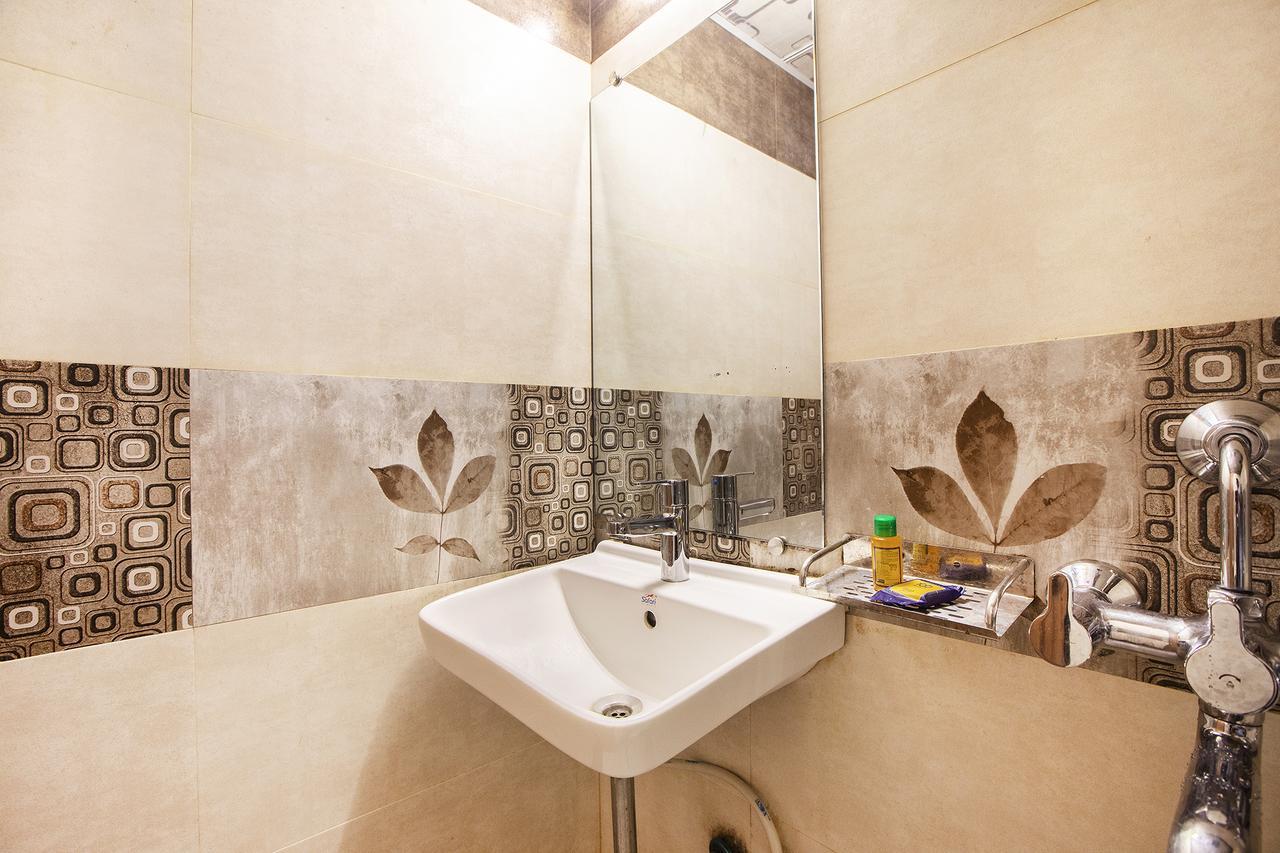 Hygienic Hotel Liberty Plaza Мумбаи Экстерьер фото