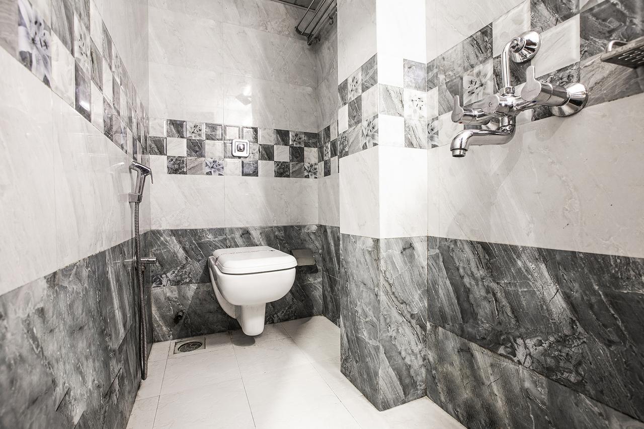 Hygienic Hotel Liberty Plaza Мумбаи Экстерьер фото
