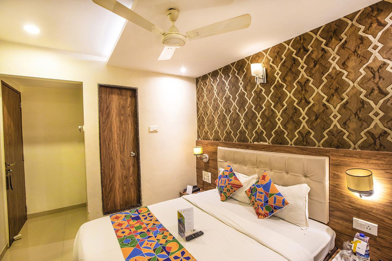 Hygienic Hotel Liberty Plaza Мумбаи Экстерьер фото