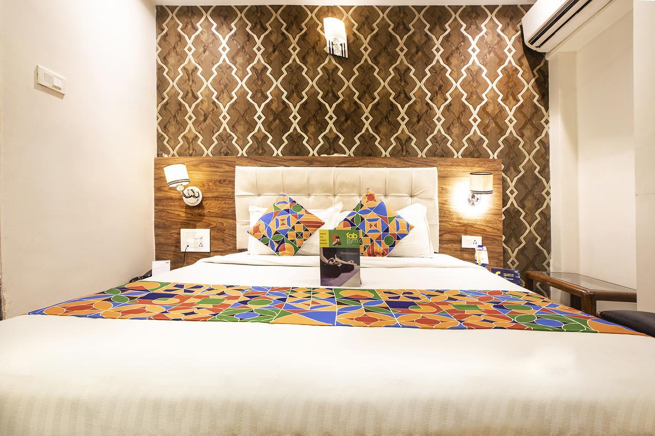 Hygienic Hotel Liberty Plaza Мумбаи Экстерьер фото