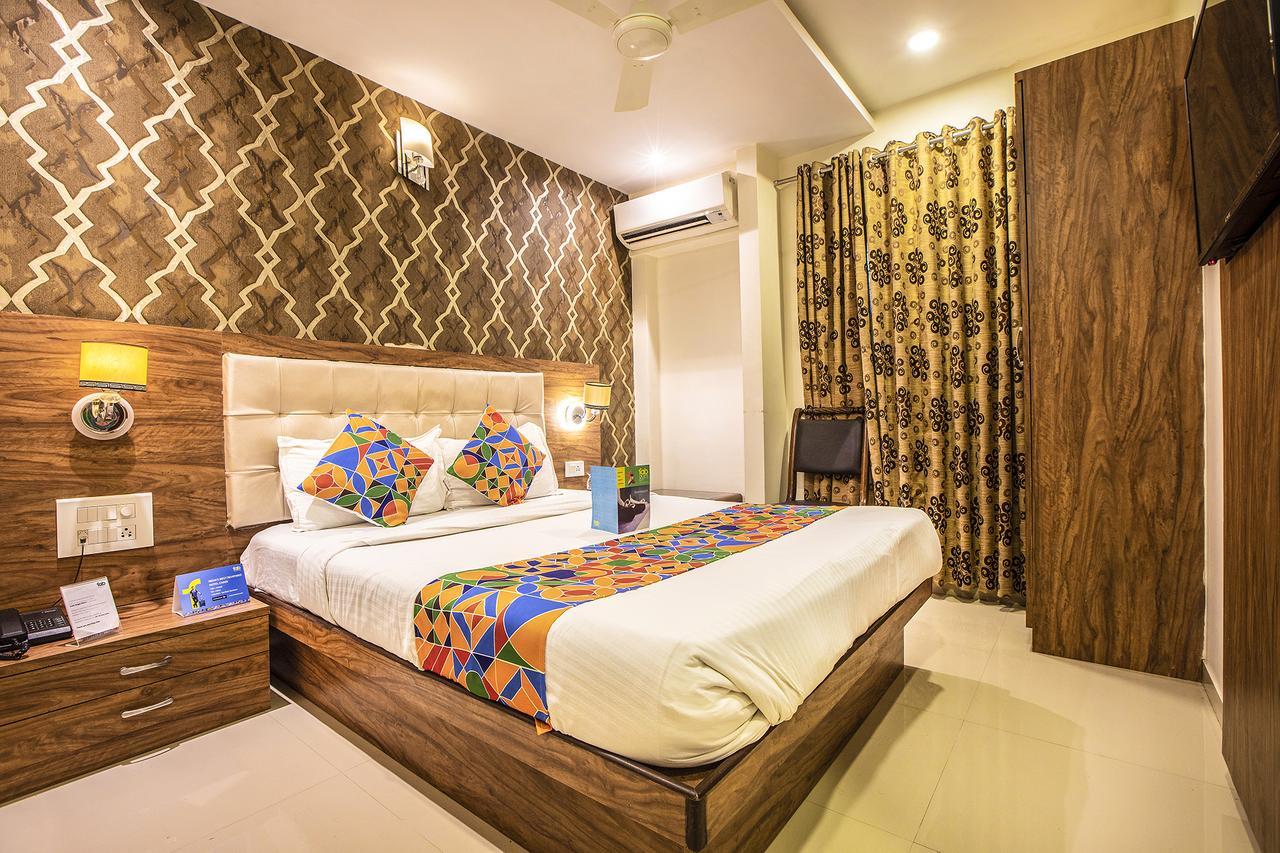 Hygienic Hotel Liberty Plaza Мумбаи Экстерьер фото