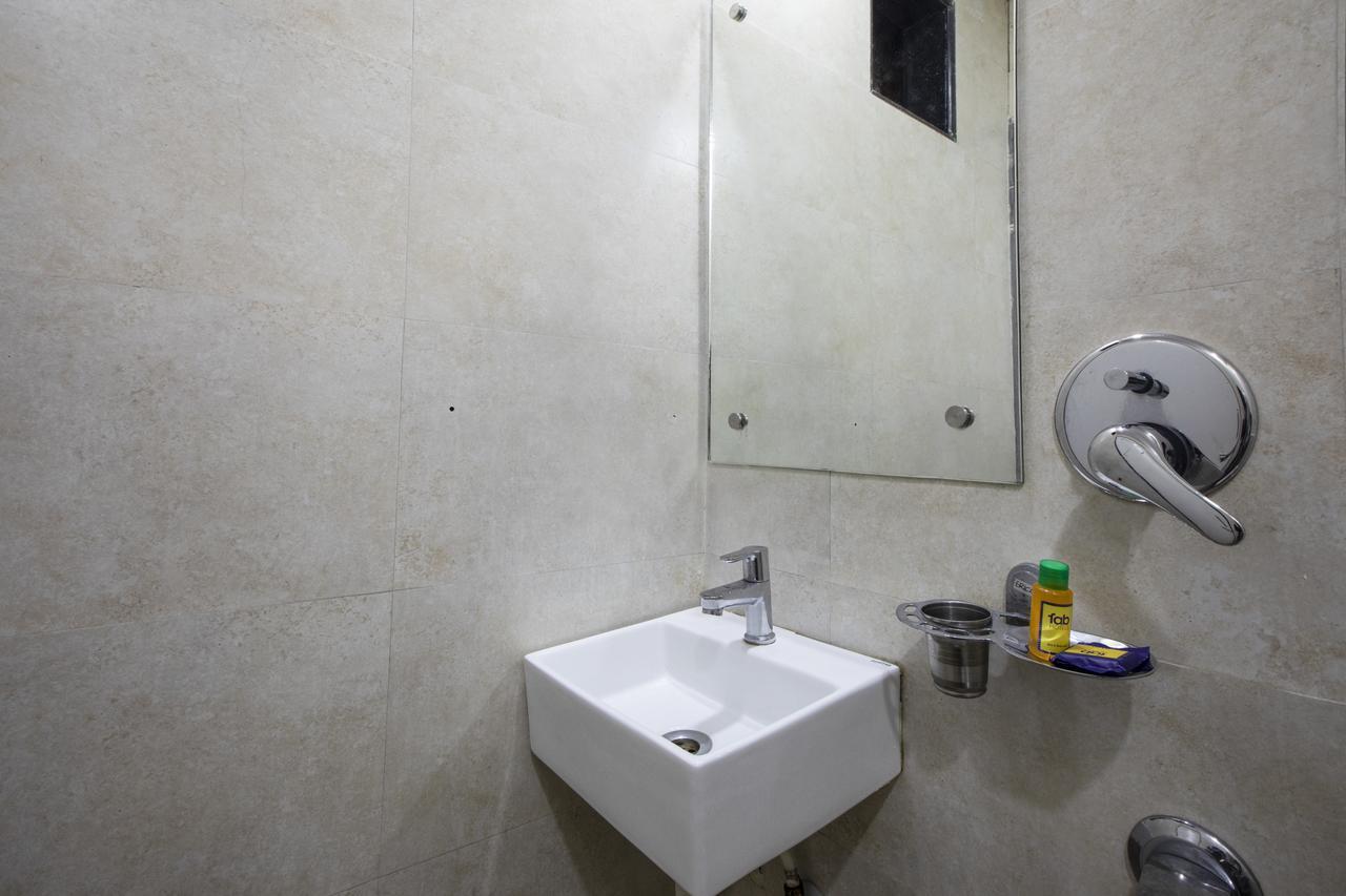 Hygienic Hotel Liberty Plaza Мумбаи Экстерьер фото
