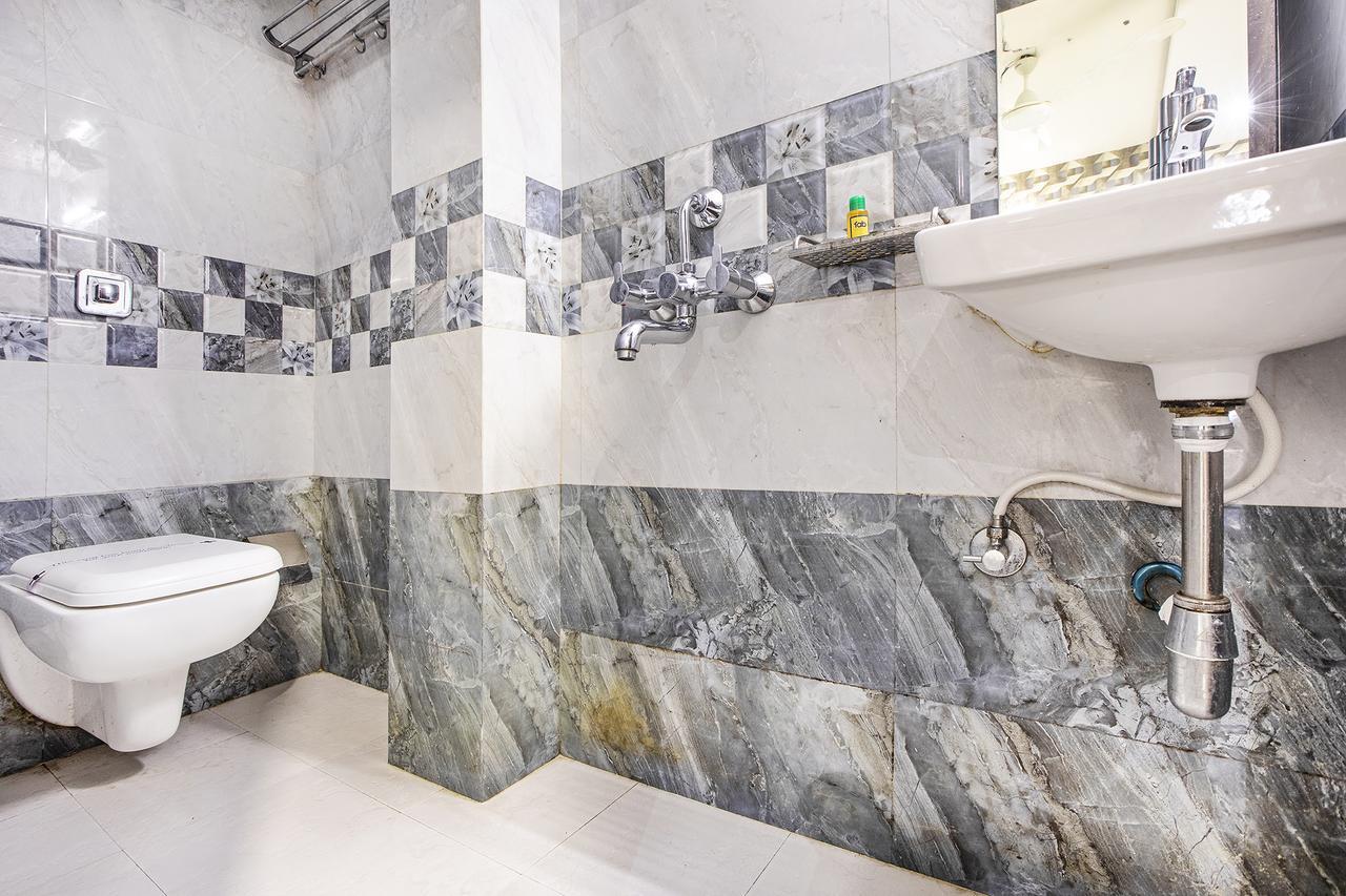 Hygienic Hotel Liberty Plaza Мумбаи Экстерьер фото