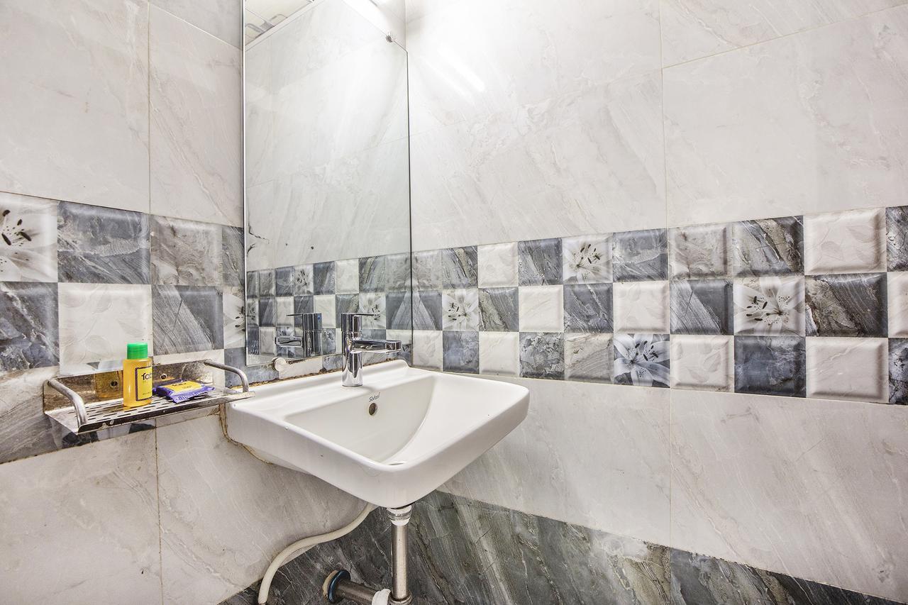 Hygienic Hotel Liberty Plaza Мумбаи Экстерьер фото