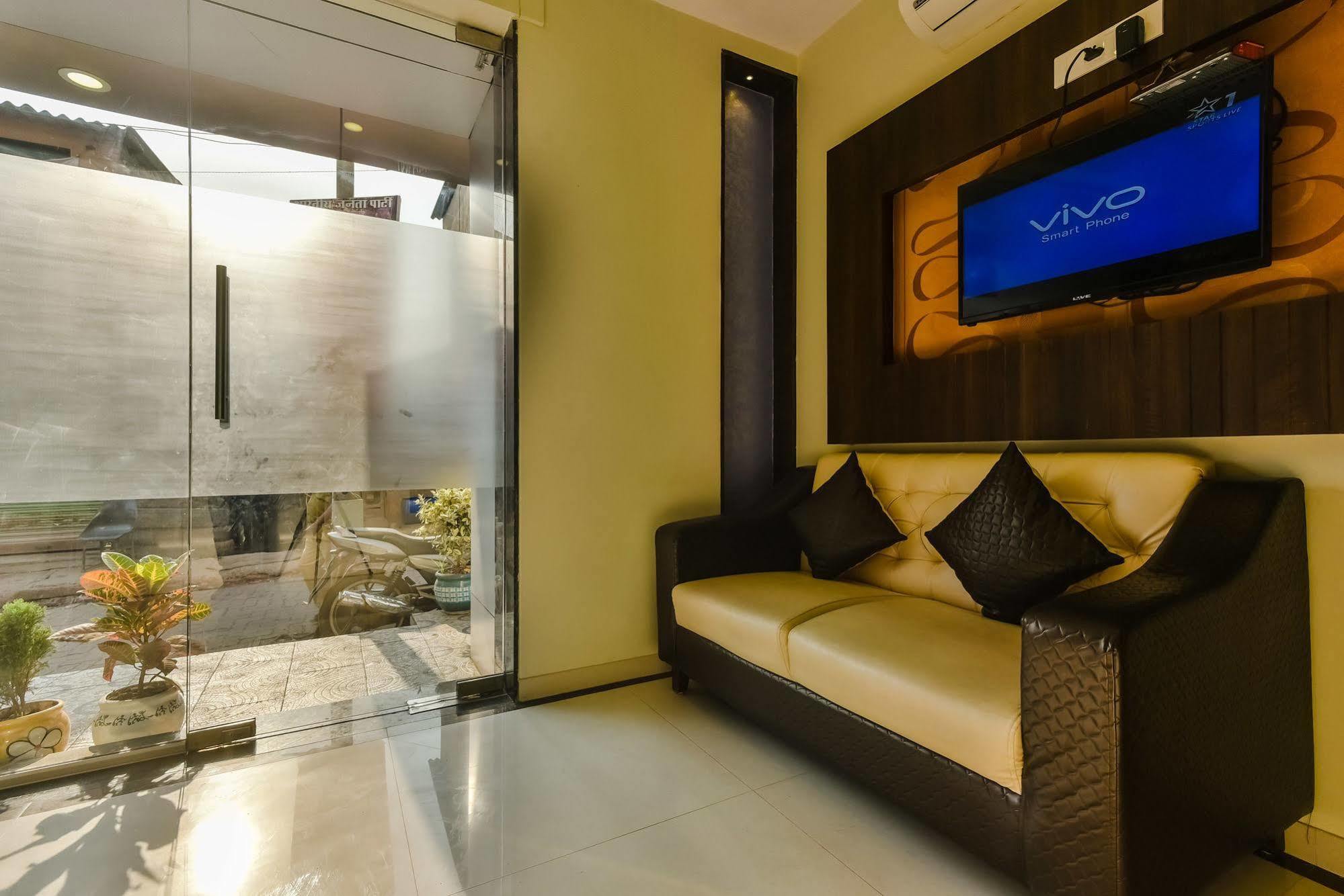 Hygienic Hotel Liberty Plaza Мумбаи Экстерьер фото
